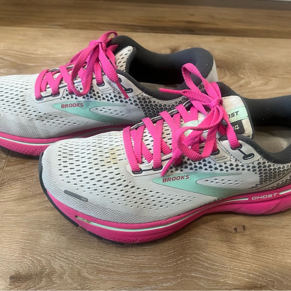 Brooks Ghost 14’s - size 8